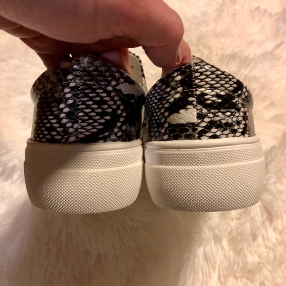“NEW” Matisse Harry Snakeskin Slip-on Sneakers - Picture 5 of 6